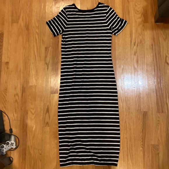 Super Comfy and Flattering Maxi Dress - Picture 3 of 3